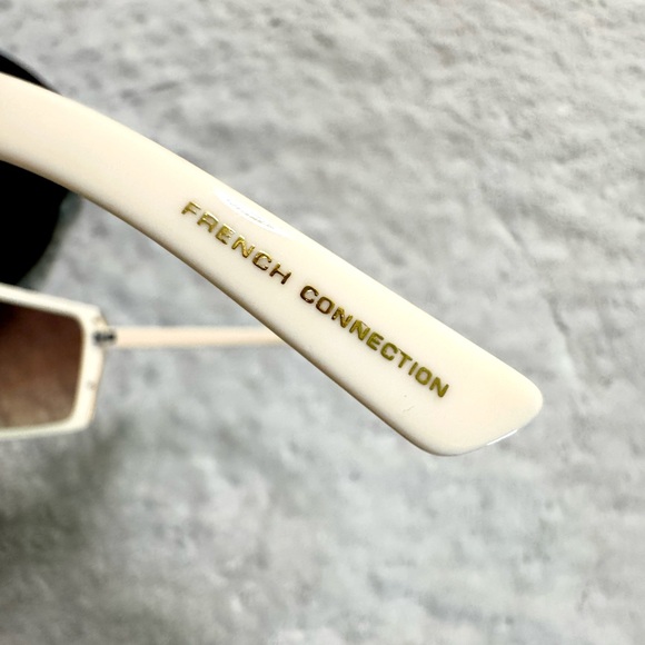 NWT- FRENCH CONNECTION Oversized
Sunglasses With Smoke Lenses And Side Detail main image 10